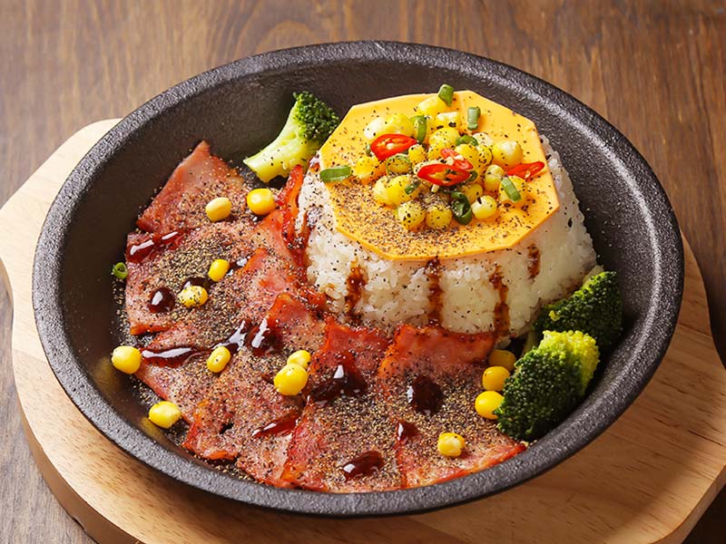 三個(gè)大叔黑椒牛肉飯-黑椒培根HI飯