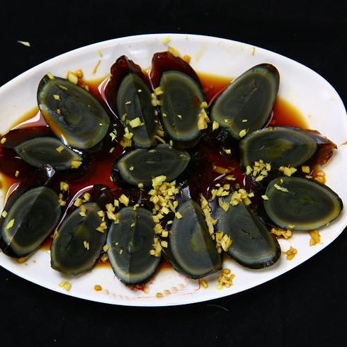 一鍋兩頭?；疱?涼菜姜汁松花蛋 