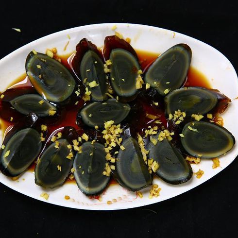 一鍋兩頭?；疱?涼菜姜汁松花蛋 