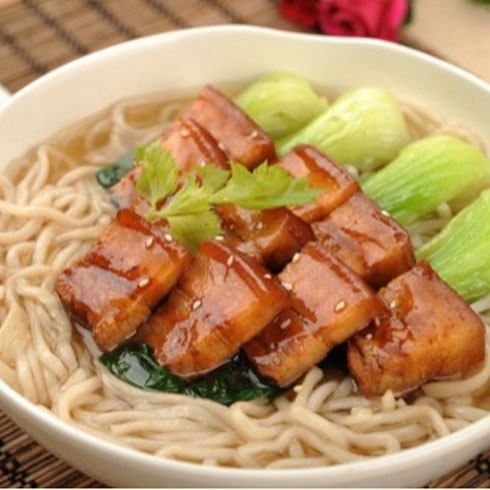紅燒肉米線(xiàn)