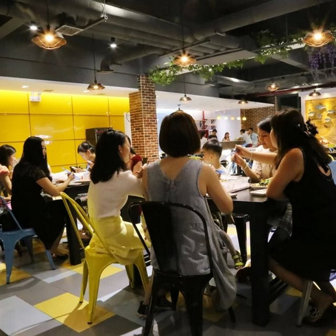 樂(lè)魚(yú)私烤火爆店面