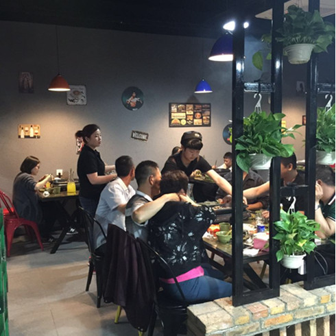 滋魚(yú)烤魚(yú)工業(yè)風(fēng)加盟店