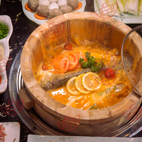 宇食天下湯烤噴泉火鍋-檸檬魚(yú)鍋